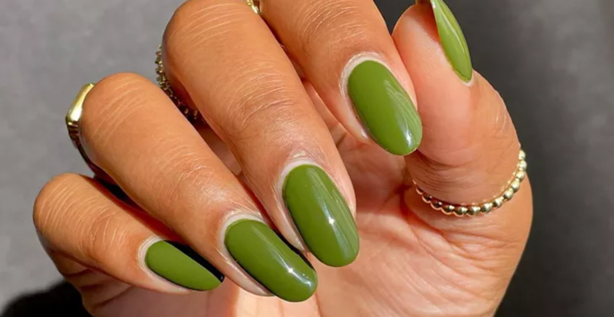 Inspirasi Nail Art Hijau Army Stylish dan Edgy