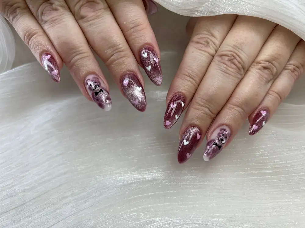 Nail Art Cat Eye, Tren Riasan Kuku yang Populer Tahun 2025