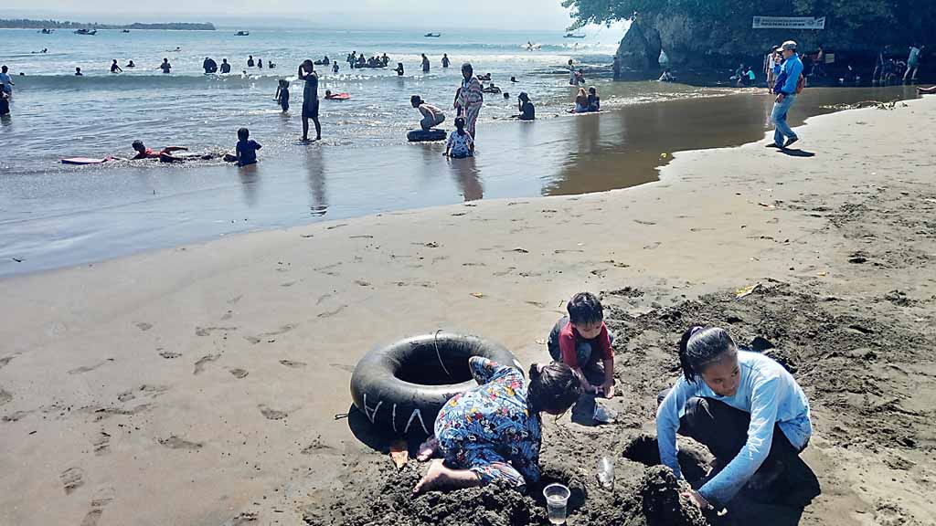 Keindahan Pantai Pangandaran