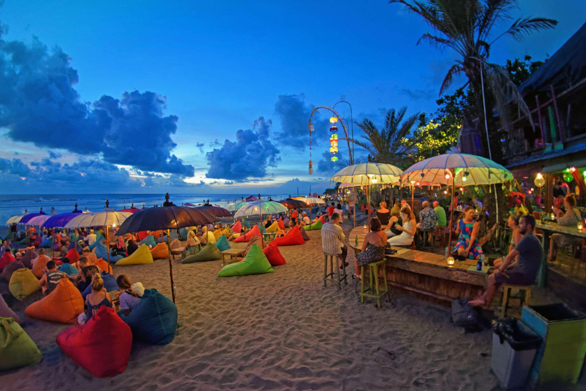 Pantai Seminyak: Surga Santai di Bali yang Bikin Ketagihan