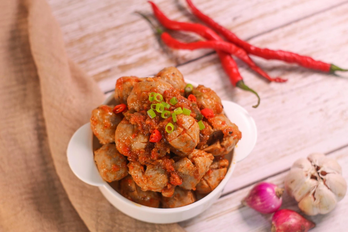 Bakso Mercon: Sensasi Pedas yang Bikin Ketagihan dan Cerita Seru di Baliknya