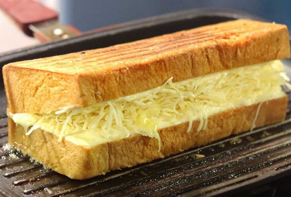 Roti Bakar Madtari