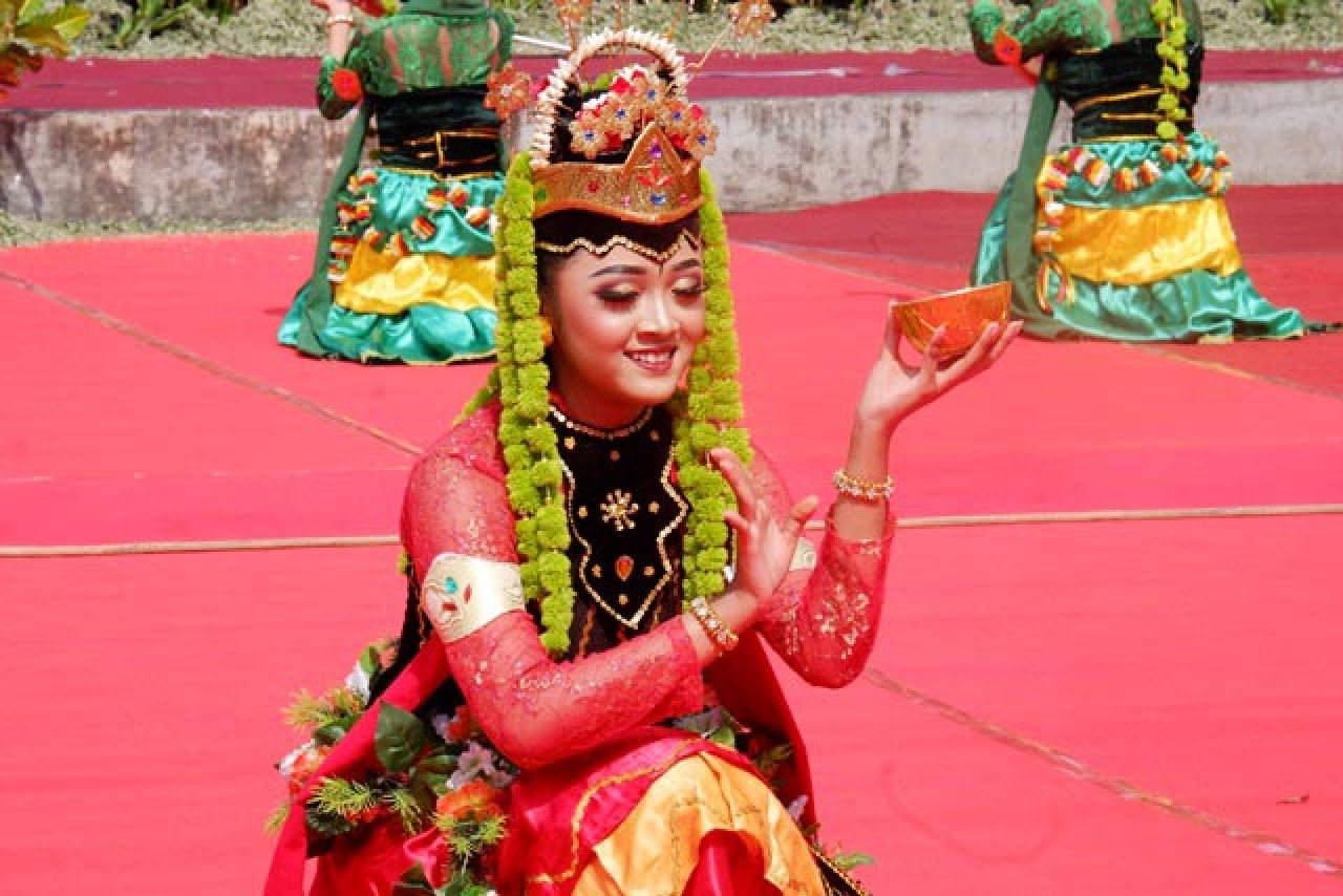 Tari Muang Sangkal: Warisan Budaya Madura yang Penuh Makna dan Keindahan