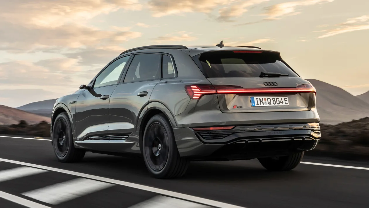 Audi Q8: Ketika Desain Futuristik Bertemu Performa Tangguh