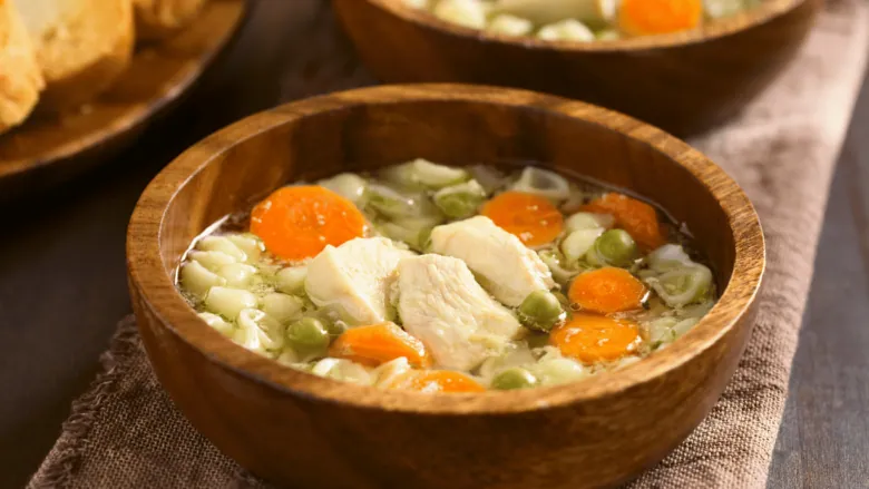 Tips Memasak Sup Ayam Bening agar Tidak Keruh