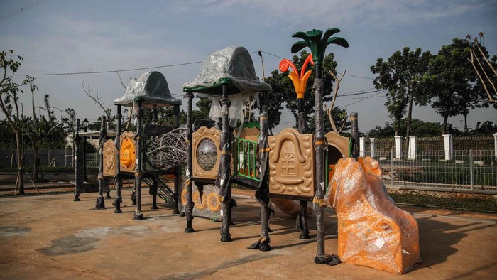 Menyusuri Taman Roci