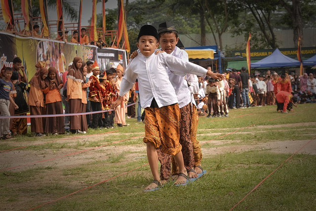 Mengenal Sejarah dan Filosofi Permainan Bakiak