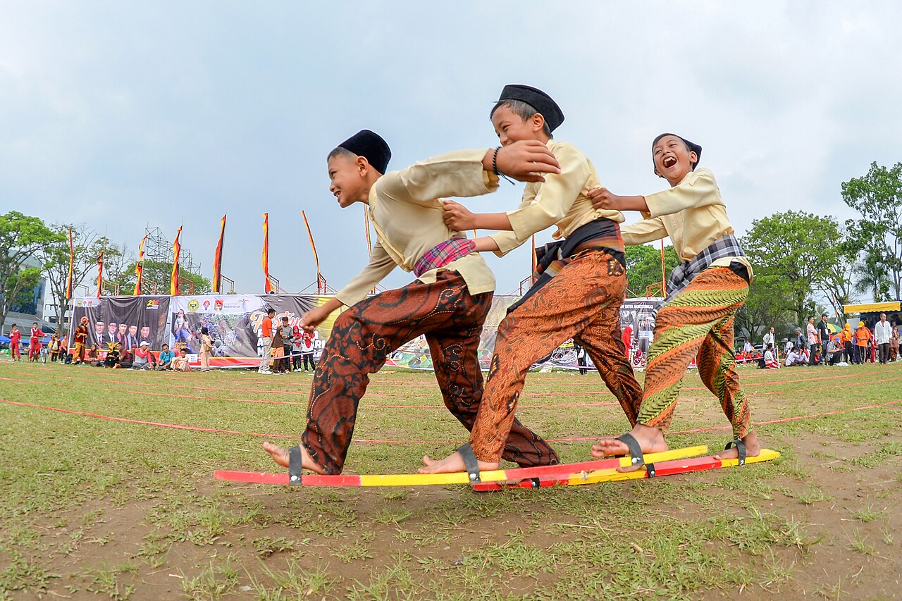 Tantangan Pelestarian Permainan Tradisional