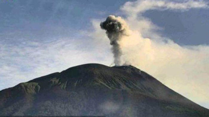 Gunung Ile Lewotolok Meletus