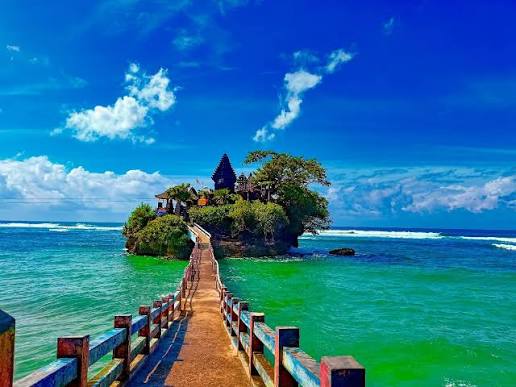 Pantai Balekambang