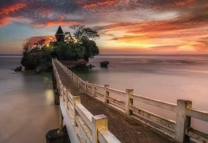 Pantai Balekambang